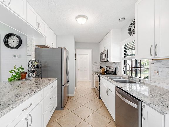 4th image of 631 Argus Rd