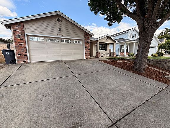 2nd image of 3039 Gary Dr
