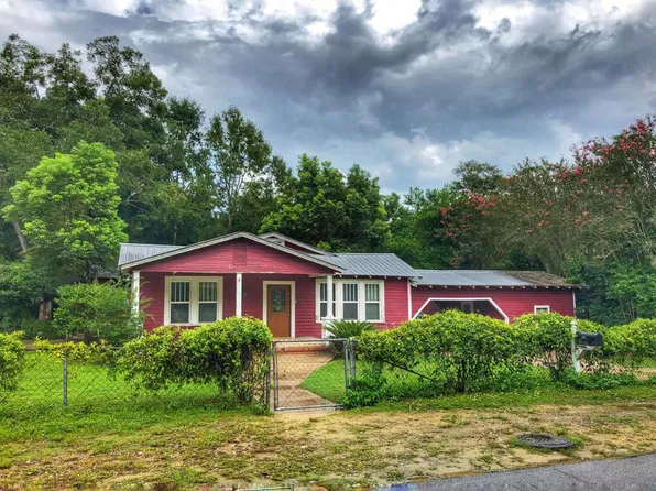 151 Minnesota St, Defuniak Springs, FL 32435