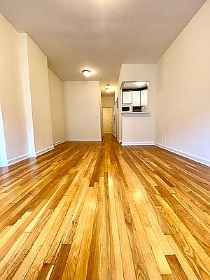3rd image of 521 E 82nd St APT 3C