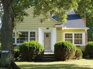 22455 Sycamore Dr, Fairview Park, OH 44126