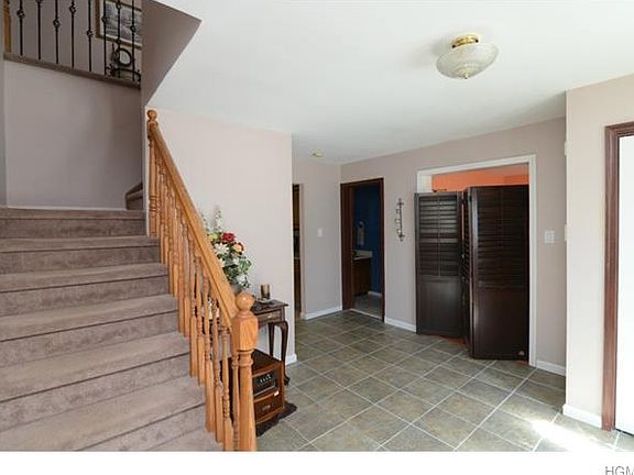 4th image of 32 Baldwin Ln