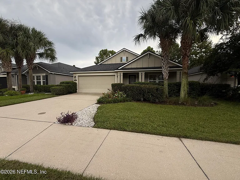 686 Glendale Ln — Photo 1