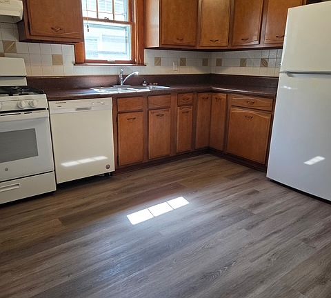 3rd image of 1604 8th Ave