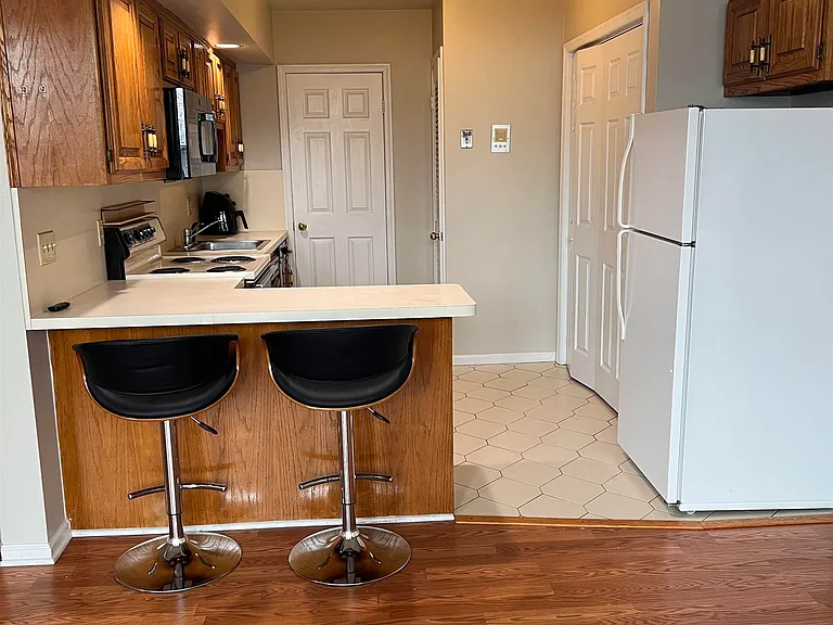 222-224 48th St #2A — Photo 8