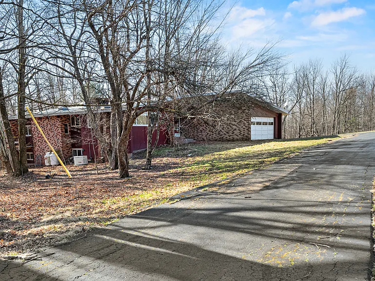 100 Leonard Rd — Photo 6