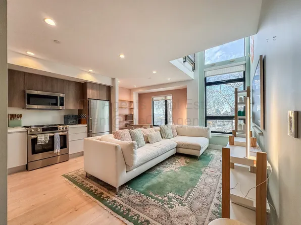 2747 San Pablo Ave #213, Berkeley, CA 94702