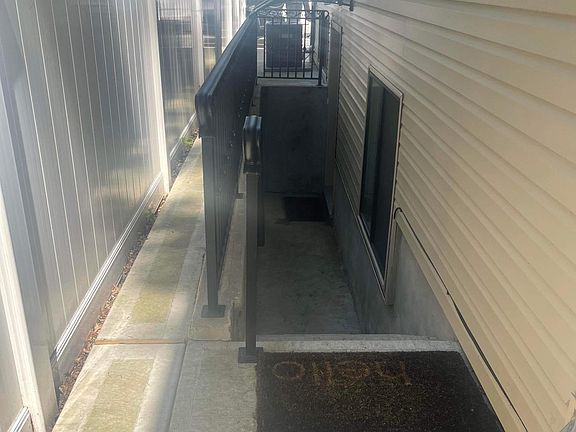 3rd image of 43 Ramblewood Ave