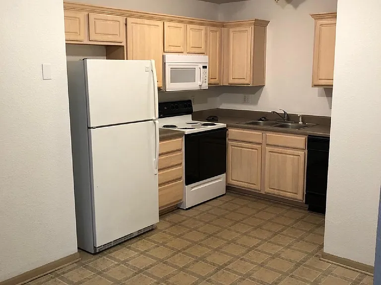 919 SW Sandy Ln — Photo 4