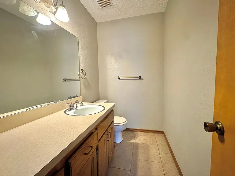 313-315 Brookwood Dr — Photo 11