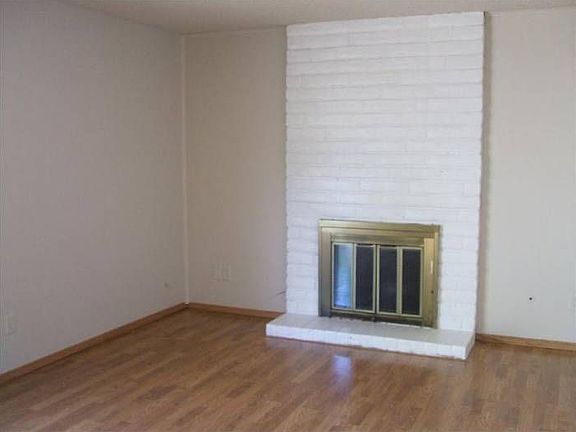 3rd image of 2543 Queenwood Dr