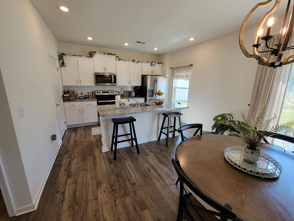 2nd image of 214 Moonrise Ln