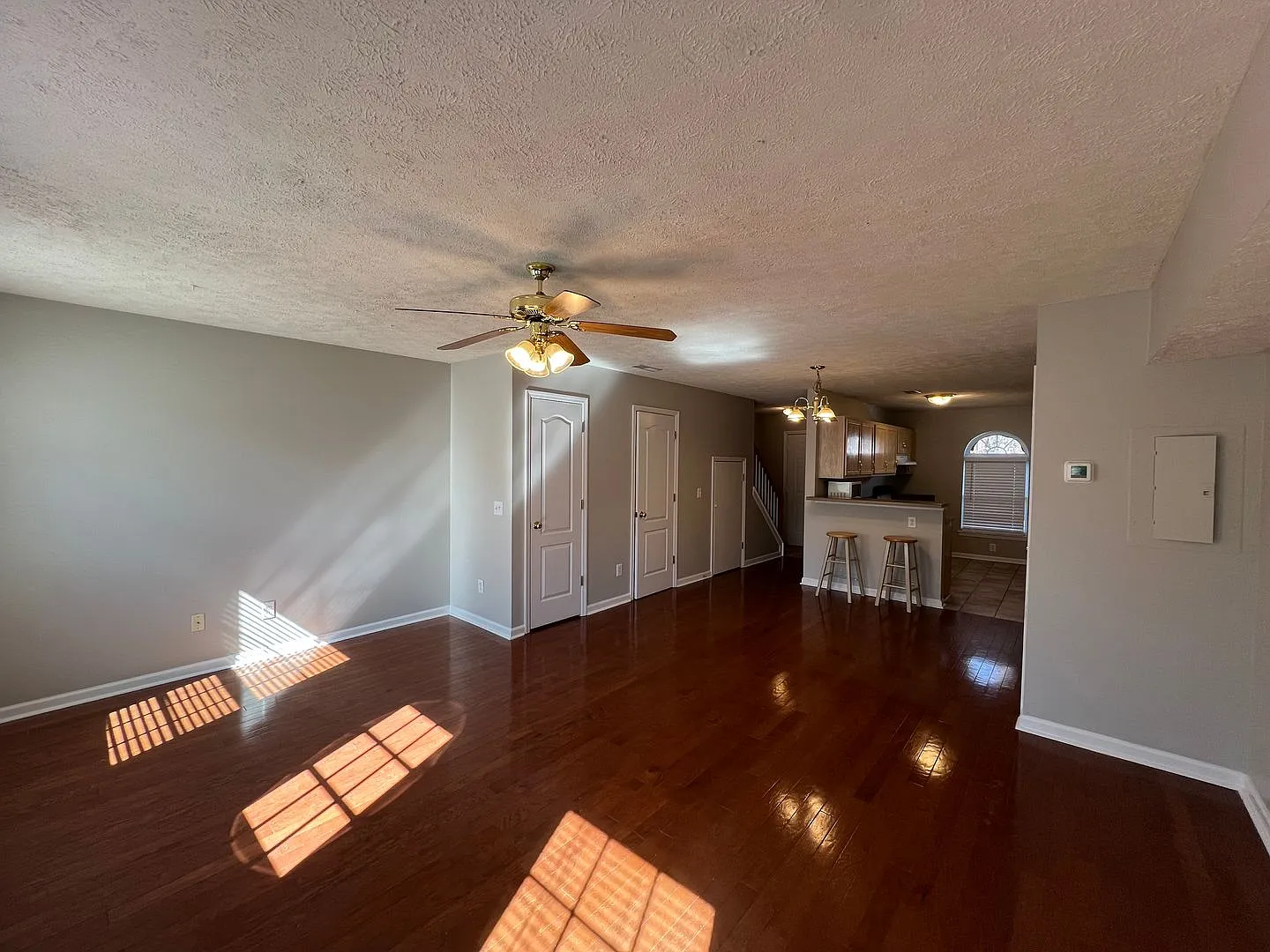 Nice 2 Bedroom, 2.5 Bath Townhome - Close to MTSU! Available now — Photo 3
