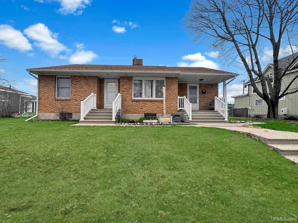 1516 N 16th St, Escanaba, MI 49829