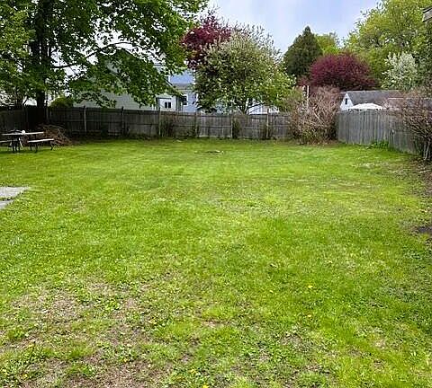 5th image of 132 Daniels Ave