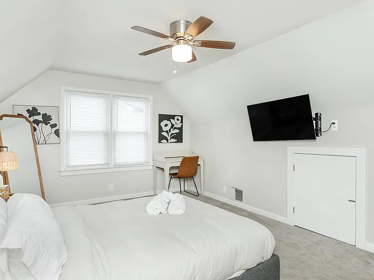 3340 Edgeworth St — Photo 22