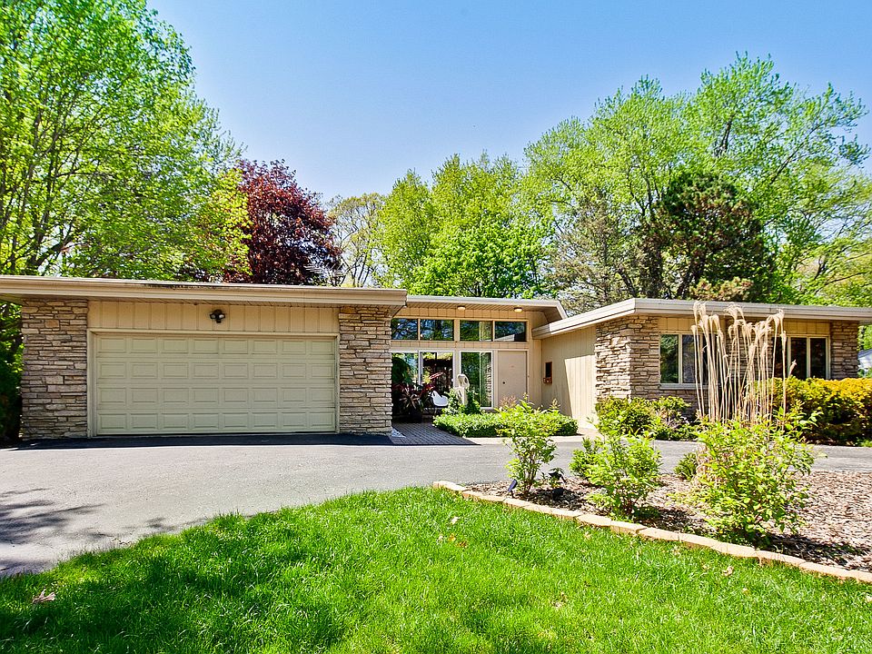 1st image of 22 Lancaster Ln