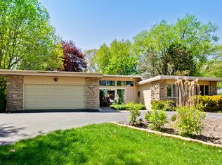 22 Lancaster Ln, Lincolnshire, IL