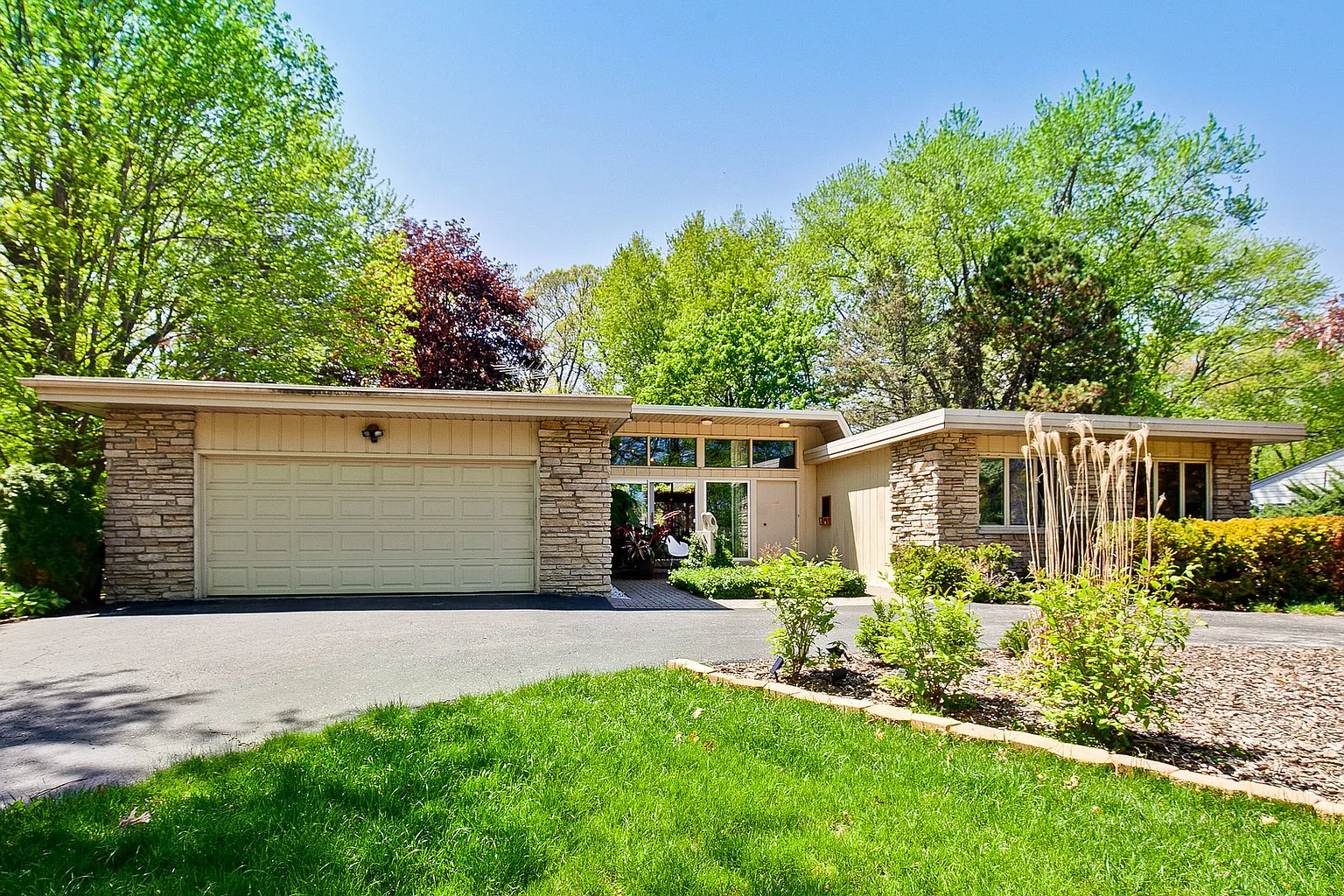 22 Lancaster Ln photo 1