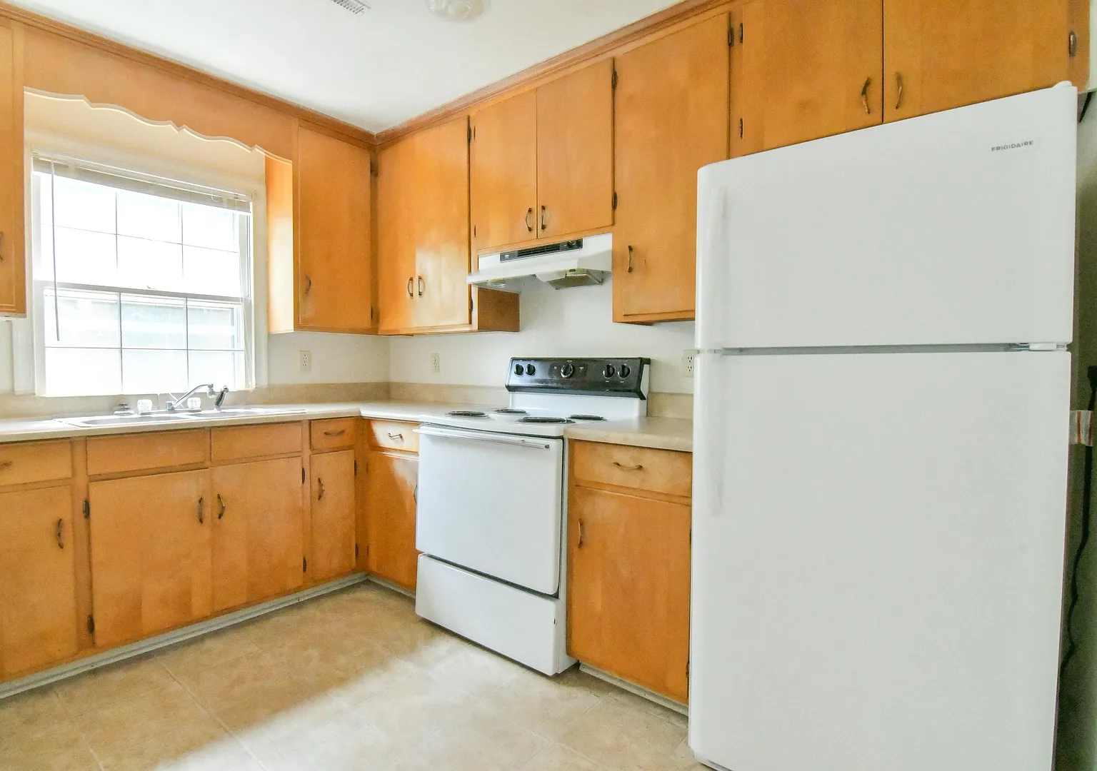 109 Kent Terr — Photo 1