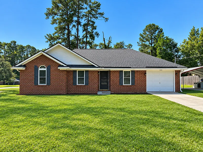 4 bed, 2.0 bath, 1625 sqft, $2,400 — Photo 2