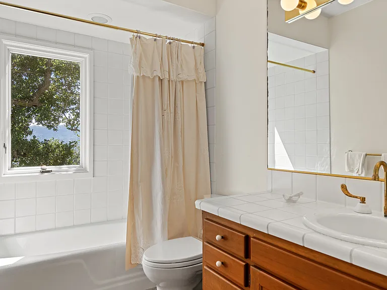 310 Belvedere Ave — Photo 35