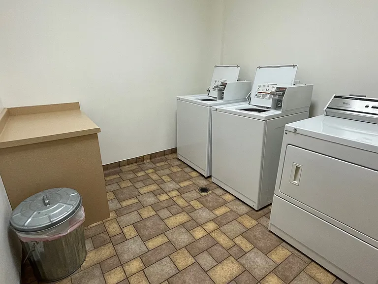 309 Roberts St N #203 — Photo 8