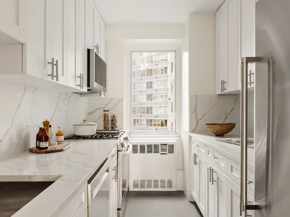 411 East 53rd Street image 7 of 12