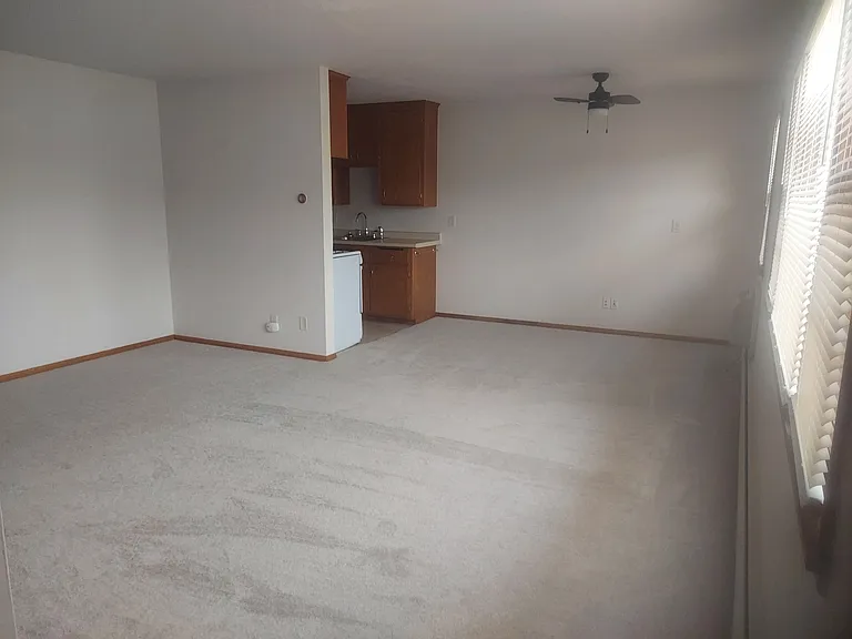 15 W Diamond Lake Rd — Photo 4