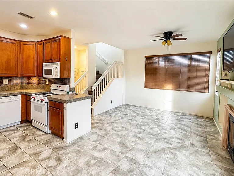 148 Seacountry Ln — Photo 5