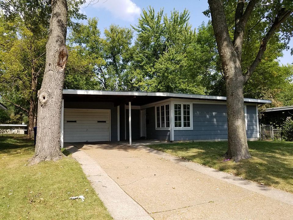 1st image of 13 Redwood Dr
