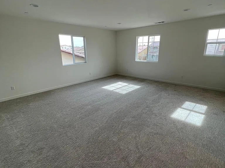 15544 Kings Peak Dr — Photo 11