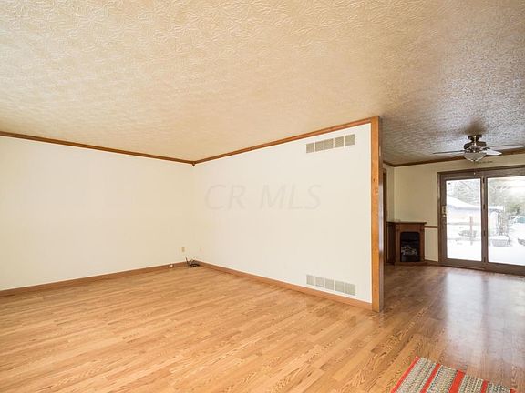 3rd image of 114 Windsor Dr