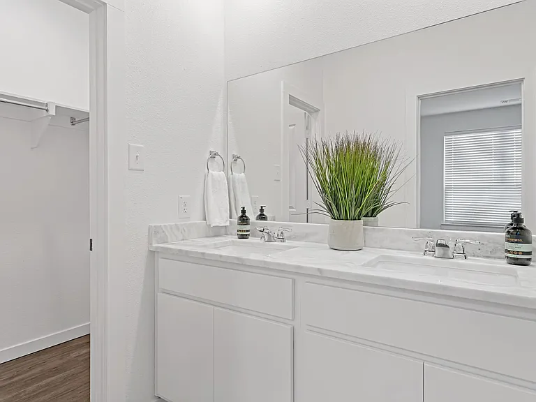 1303 S Bells Dr — Photo 10