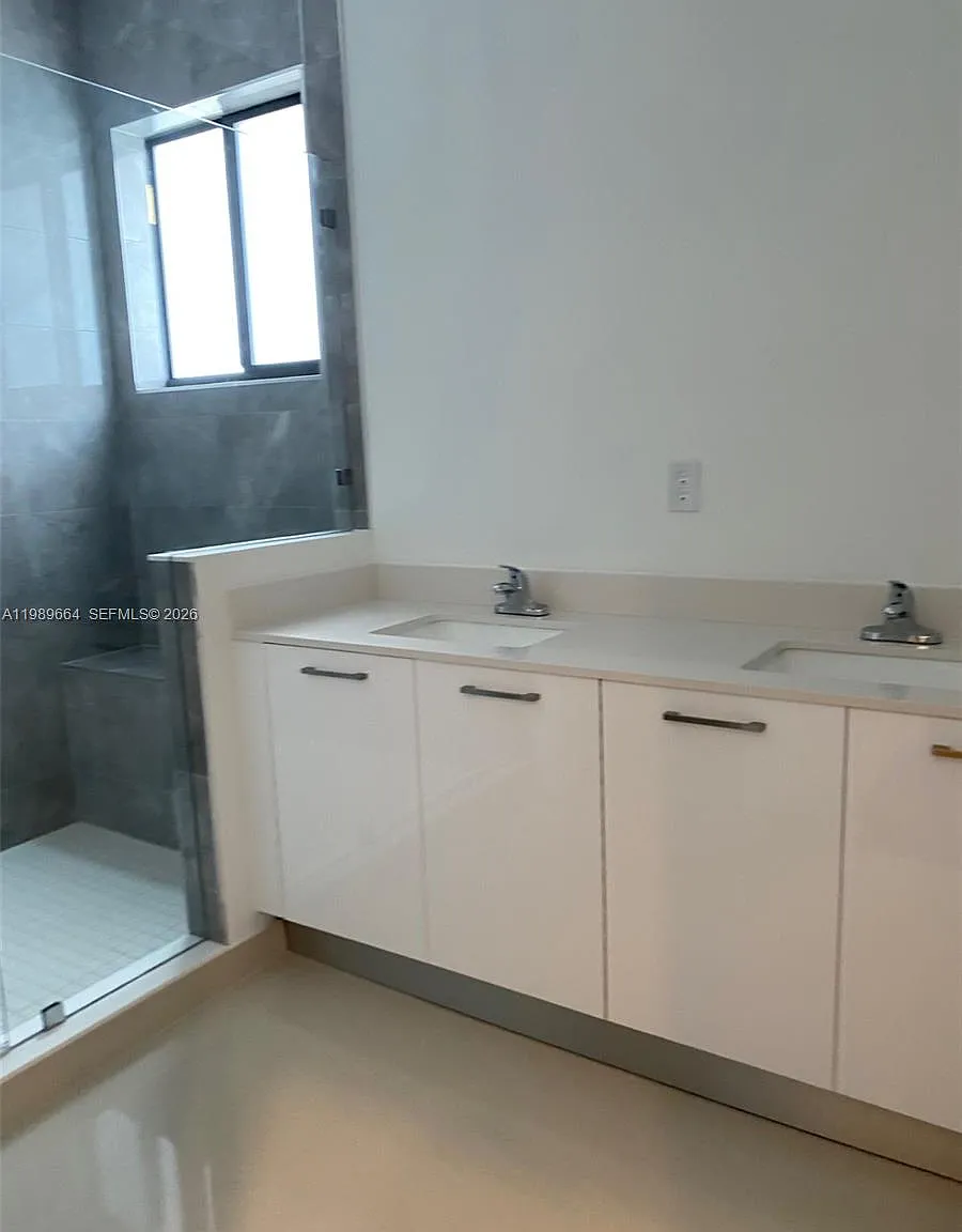 3 bed, 3.5 bath, $3,400 — Photo 3