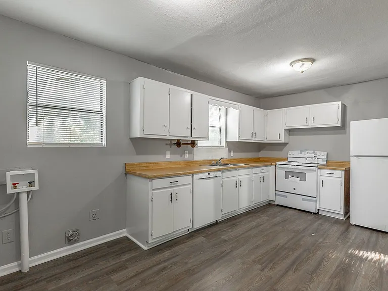 126 Goodson Ave — Photo 11