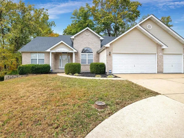 4375 Owens Dr, Saint Louis, MO 63128