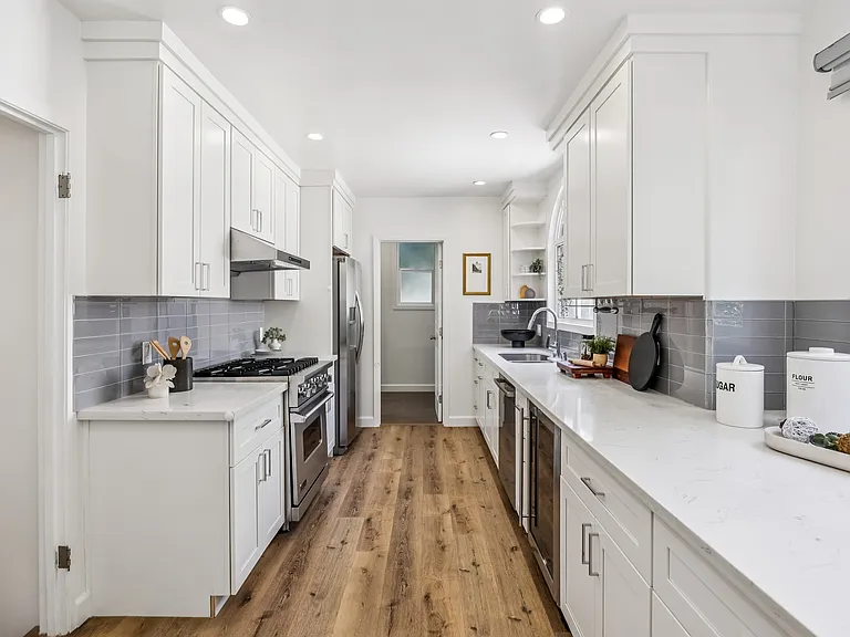 610 Hillcrest Blvd — Photo 18