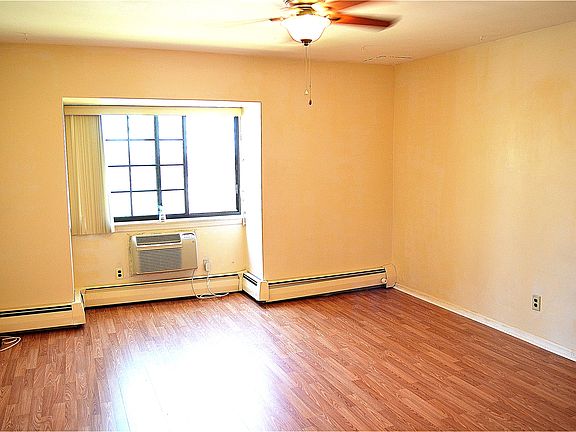 3rd image of 2 Elmwood Park Dr APT 326