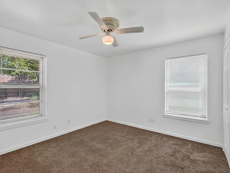 2539 Highwood Dr — Photo 18