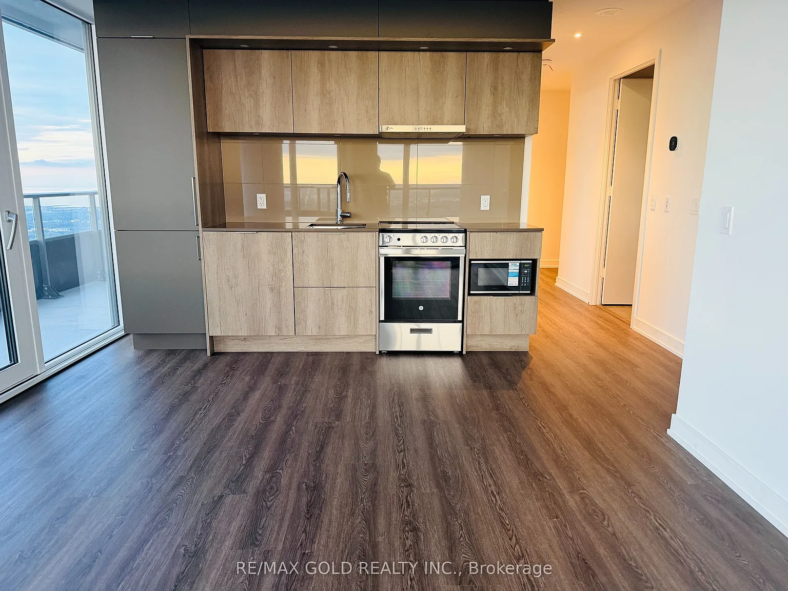 2 bed, $3,000 — Photo 4