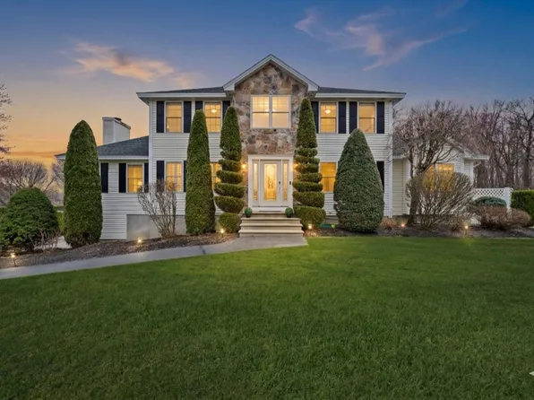 23 Carle Dr, Dracut, MA 01826