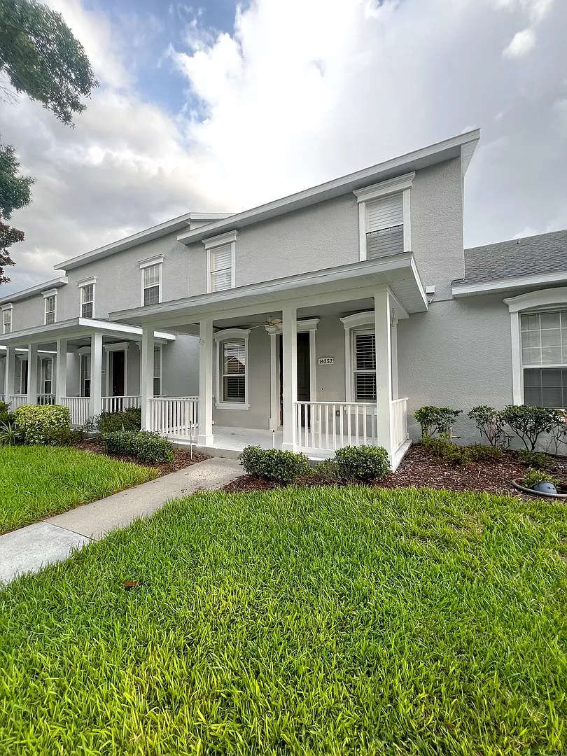 Water & Electricity-Included In Rent! Move In End Of August! Fantastic 3x2.5 With 2 Car Garage!! — Photo 1