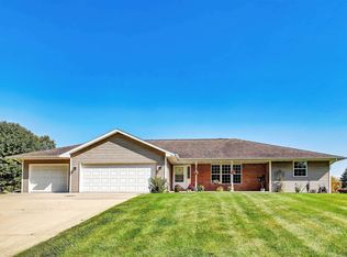 3046 Longview Ln, Suamico, WI 54173