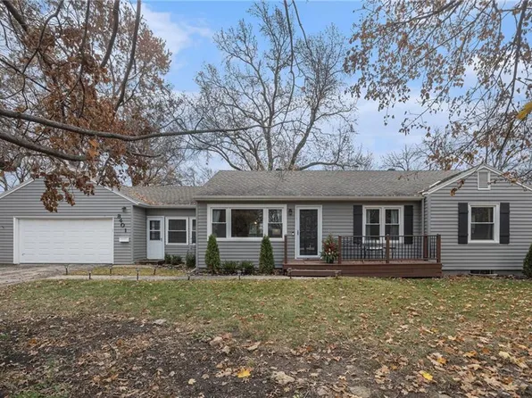 8401 Walmer St, Overland Park, KS 66212