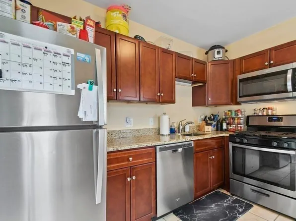 349 Crescent St APT 2, Waltham, MA 02453