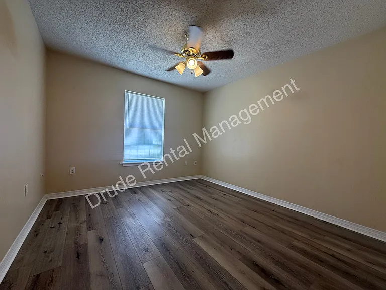 508 Cedar Ln — Photo 6