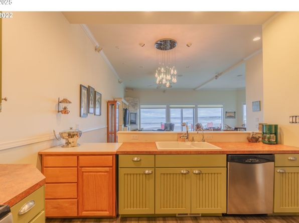 3180 SW Sunset Blvd, Seaside, OR 97138