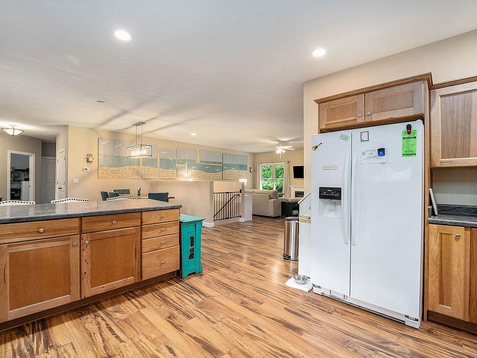 426 Beech St, Frankfort, MI 49635 Zillow