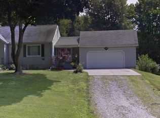 4463 Hilltop Dr, New Franklin, OH 44203